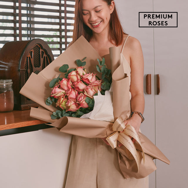 HKRG01 - Rustic Elegance – Premium Hand Bouquet