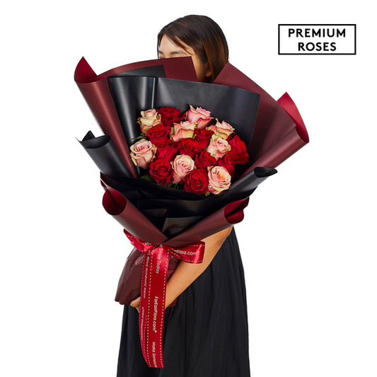 HKRG02 - Vintage Love – Premium Hand Bouquet