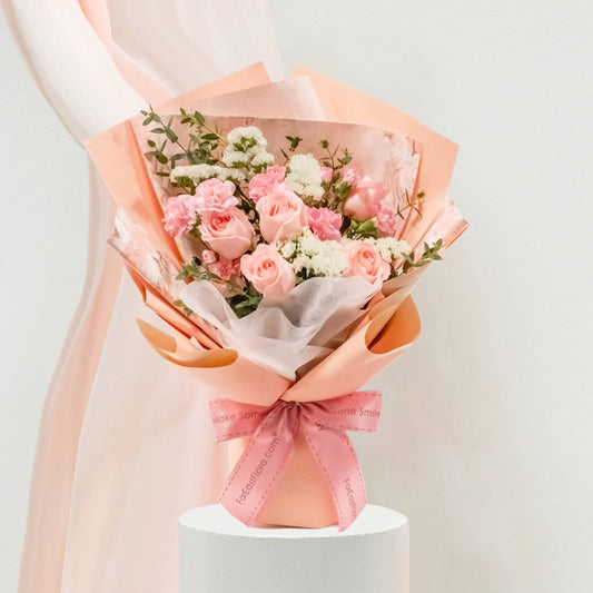 HKMDG02 - Rosy Embrace - Roses